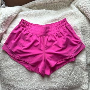 Excellent! Lululemon Hotty Hot Low Rise 2.5 shorts Sz 6